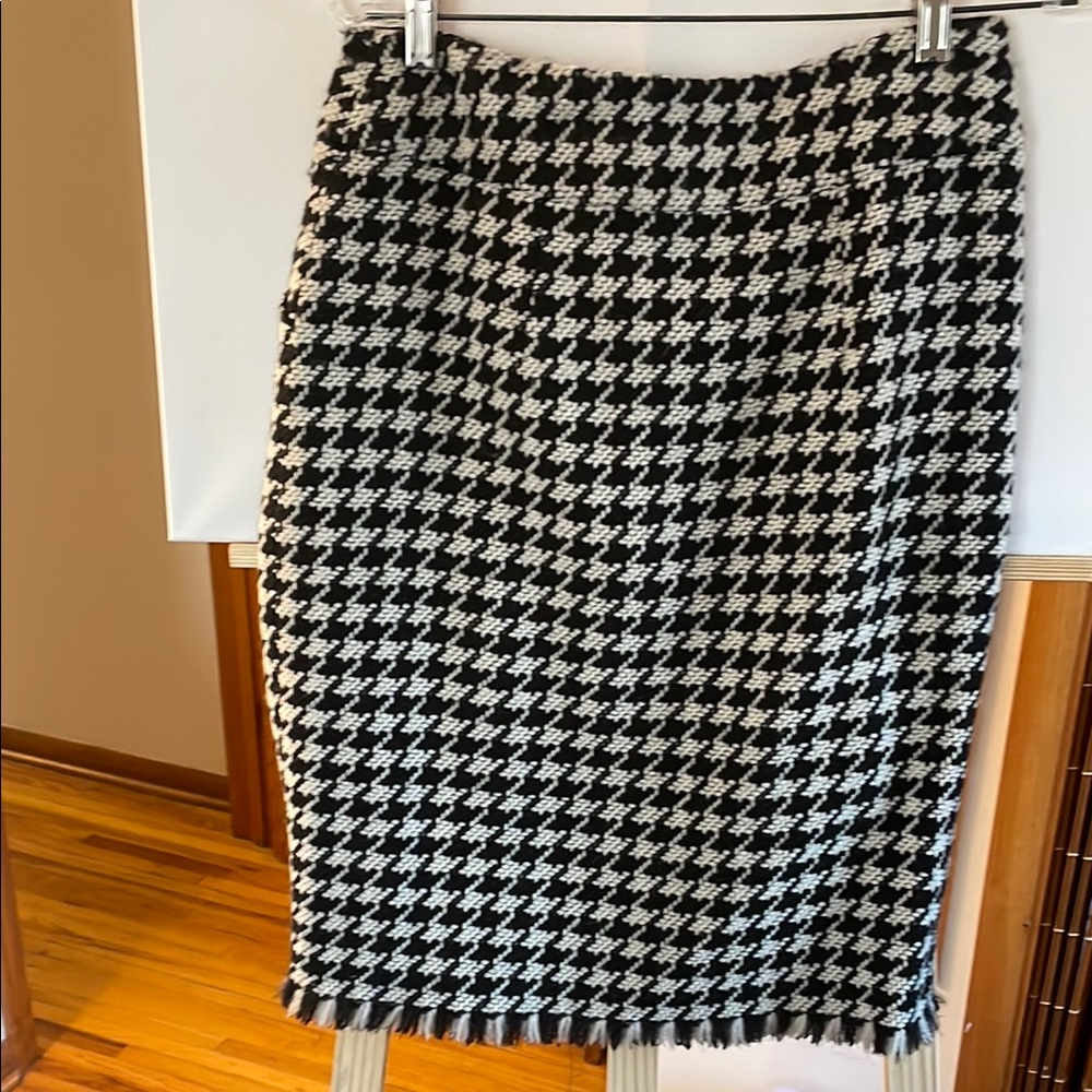 Black and White Knee-Length Pencil Skirt